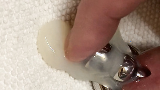 Mit dem Dilator die Eichel verwöhnt