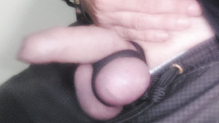 Mein Schwanz mit Cockring angebunden