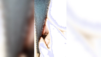 Karinas ihre Muschi wird gefingert