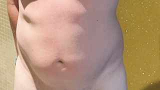 Kleiner Penis nackt im Urlaub