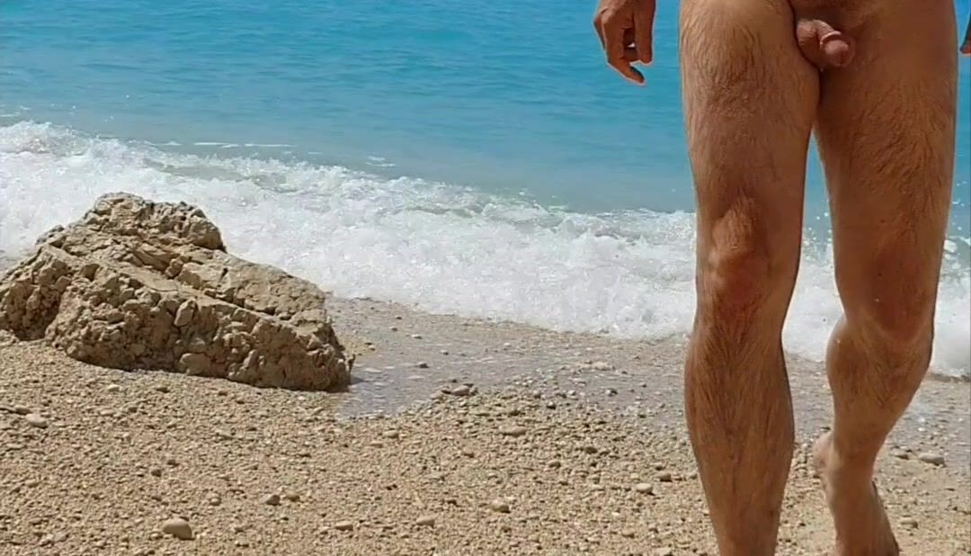 Nackt im Meer