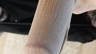 Schwanz in Nylon gehüllt