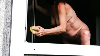 Sexana ich putze meine Fenster am liebsten nackt