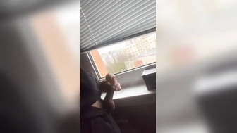 Vor dem Fenster gewichst