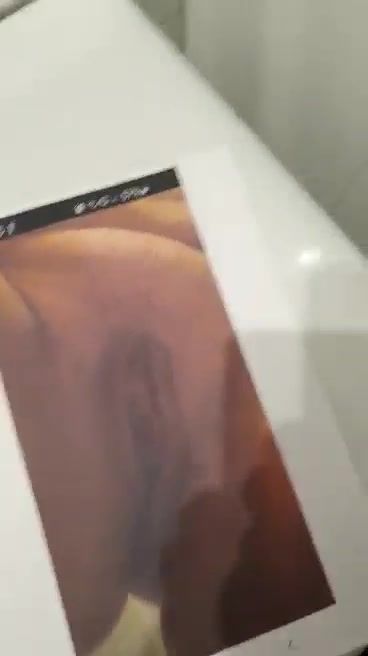 Hier besamme ich das Foto meiner Frau
