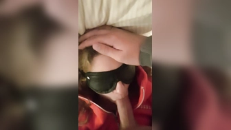 Sperma in das Gesicht gespritzt
