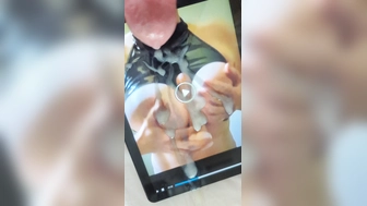 Johny50s Frau auf ihre Titten gespritzt