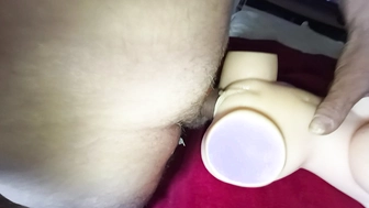 Dem Püppchen auf den Bauch gespritzt!
