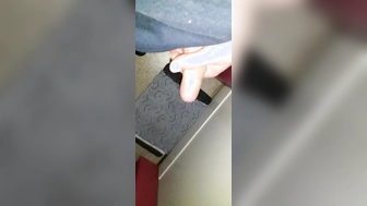 Der Nachbarin vor die Wohnungstüre gewichst