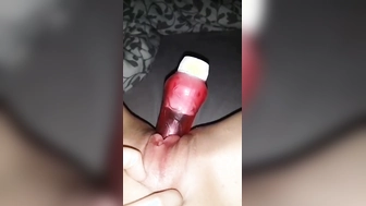 Ex macht es sich mit einem Dildo