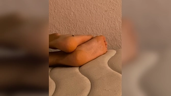 Kurzes Video von den Füßen meiner Freundin