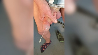 Mit Cockringen wichsen und abspritzen