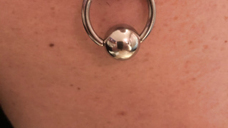 Brustwarzenpiercing