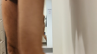 Wieder nackt im Kaufhaus