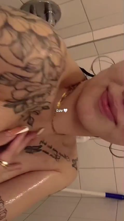 Zeige mich in der Dusche