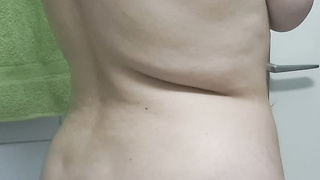 Nina ganz nackt