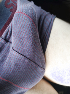 Steifer Penis in der Unterhose