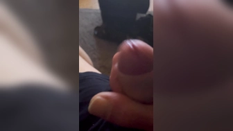 Unbeschnittener Penis abgewichst