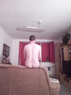 Ich entspannt auf der Couch