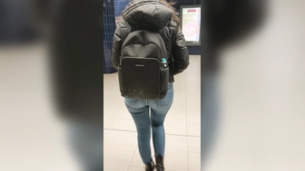 Sie weiß dass sie sexy ist Teil 1