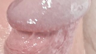 Penis in der Badewanne schön mit Babyöl