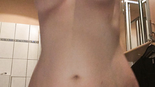 Nackt sexy im Bad