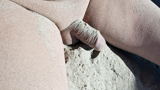 Beim Buddeln am Strand geil geworden