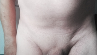 Rasierter Penis nach dem Duschen