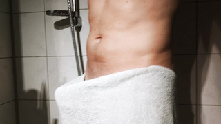 Harter Schwanz in der Dusche
