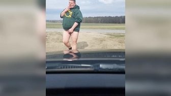 Ich wichse drausen an der Landstraße