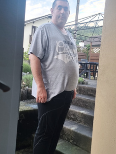 Nach der Arbeit am Wochenende nackt ausgezogen