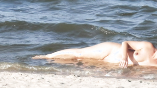 Nixe am FKK Strand