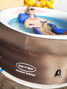Meine Frau beim Sonnenbaden