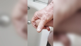 Nach euren  Videos  musste  ich  mir einen runterholen