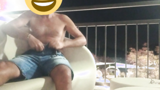 Nackt im Hotel in Italien