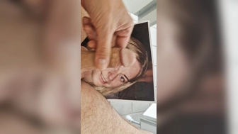 Ich spiele mit meinem Schwanz und Margo