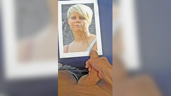 Niedliches Gesicht mit Kurzhaarschnitt