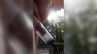 Mit der Penispumpe.....