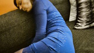Milf in blau
