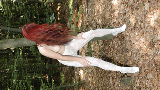 Stephy  allein im Wald