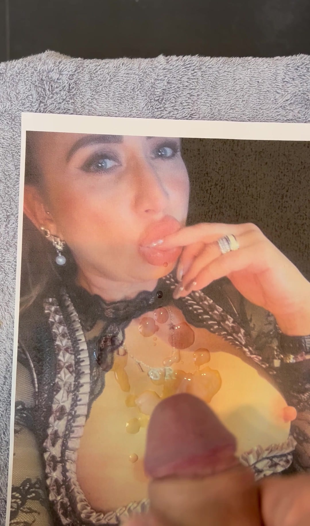 Die schöne Agnes und ihre Brüste machen mich wahnsinnig heiß