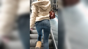 Knackarsch in engen Jeans