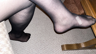 Meine Füsse in schwarzer Strumpfhose