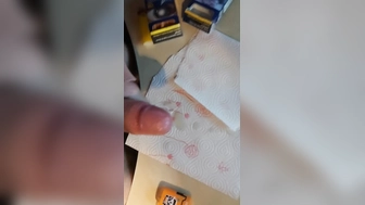 Abspritzen beim Pissvideo